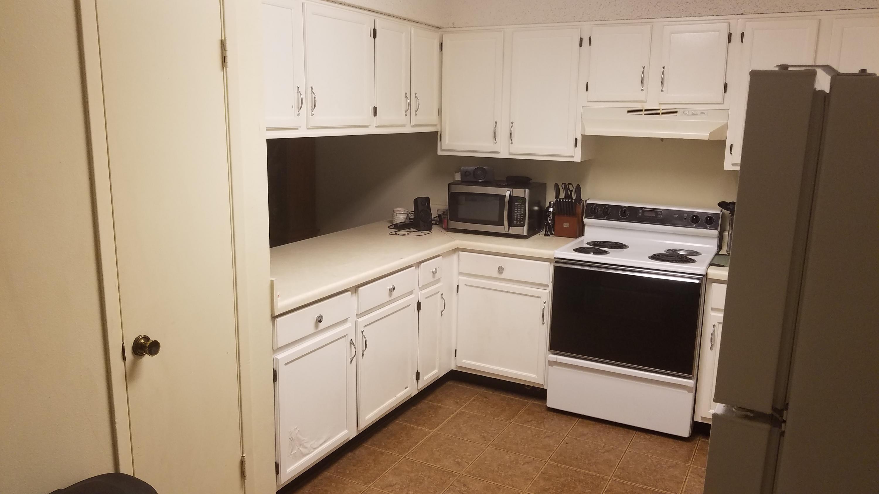 PINE SHADOWS T/H 1ST ADDN - Residential