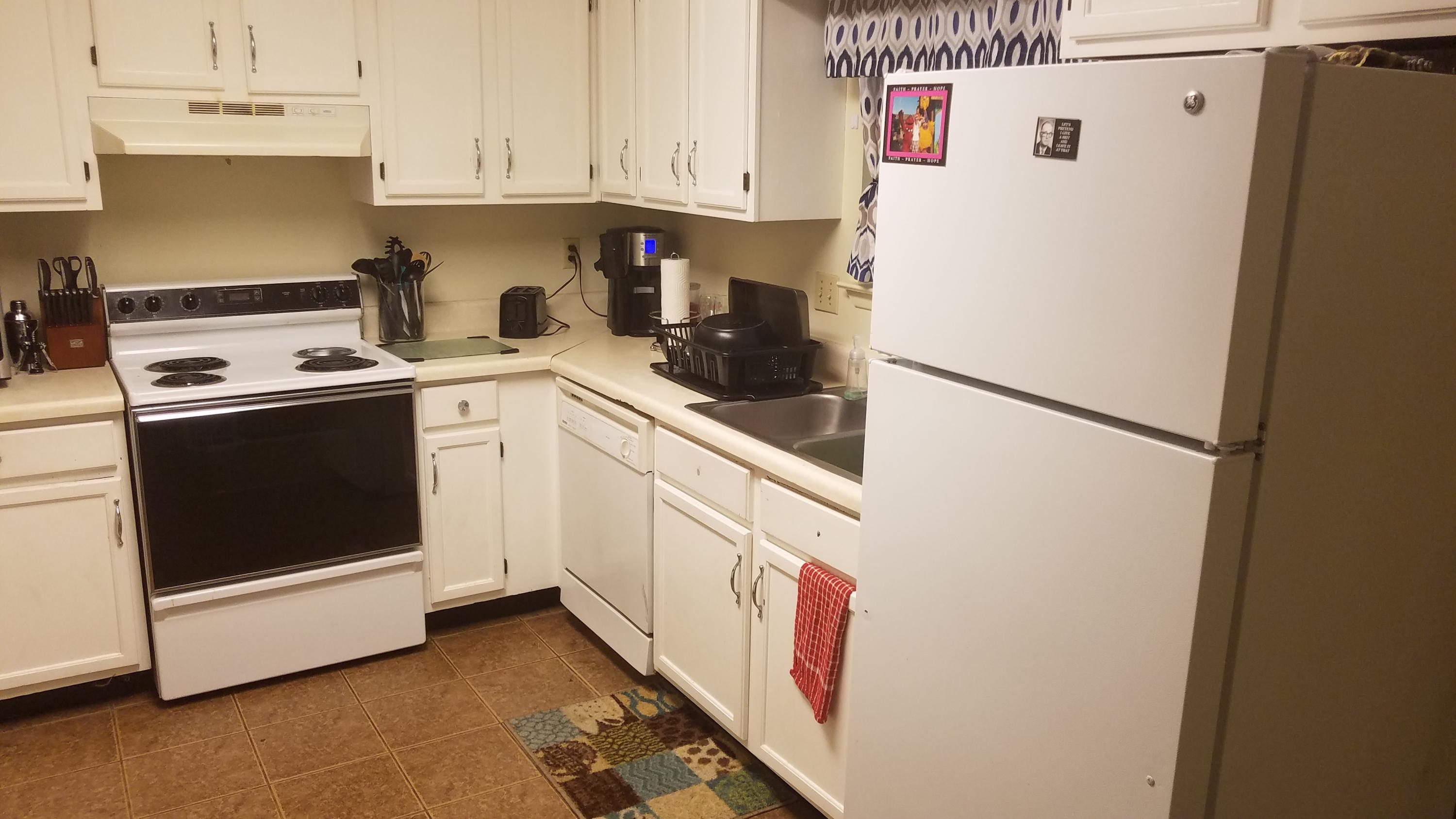 PINE SHADOWS T/H 1ST ADDN - Residential