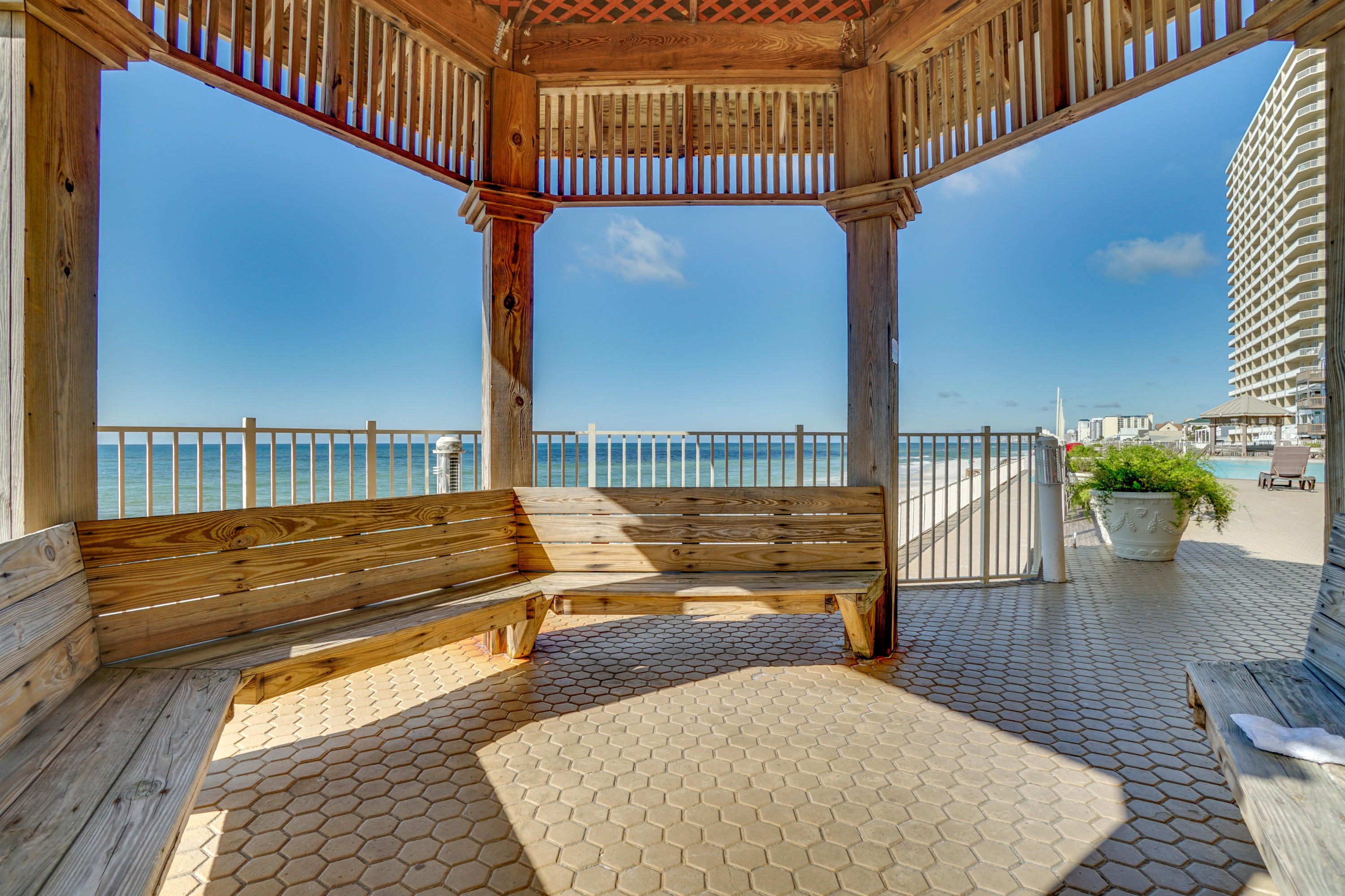 TREASURE ISLAND - Residential