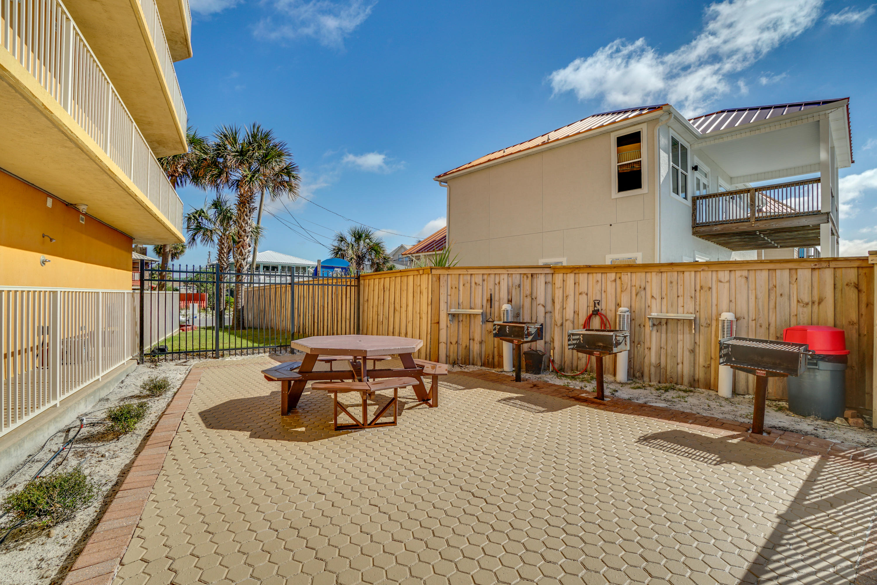 TREASURE ISLAND - Residential