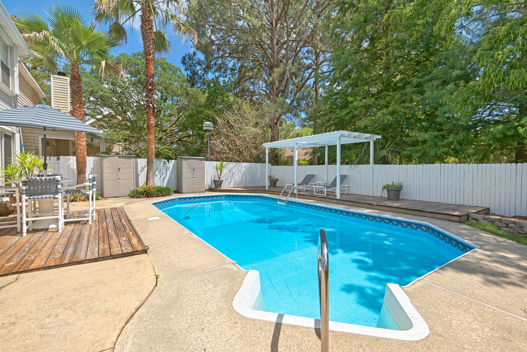 TURNBERRY COURT - Residential