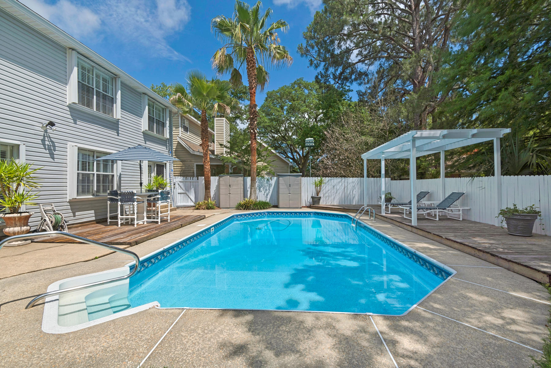 TURNBERRY COURT - Residential