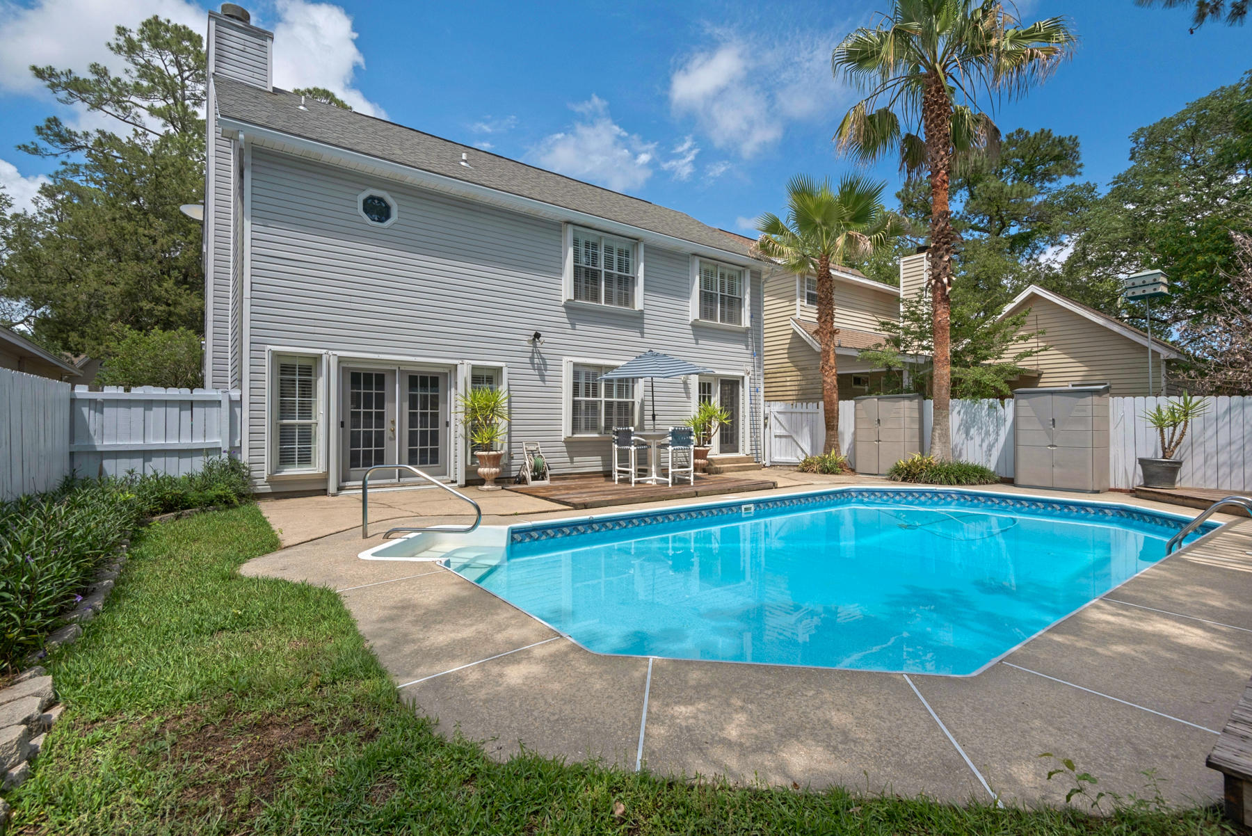 TURNBERRY COURT - Residential