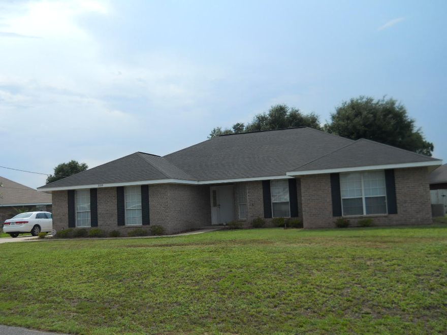 GREAT INVESTMENT OPPORTUNITY. SHORT SALE in one of Florida's fastest growing cities.    Call your favorite SHORT SALE specialist for additional information. Purchaser to pay a Short Sale Mitigation fee of $3,000 or 1.5% of purchase price, whichever is higher.