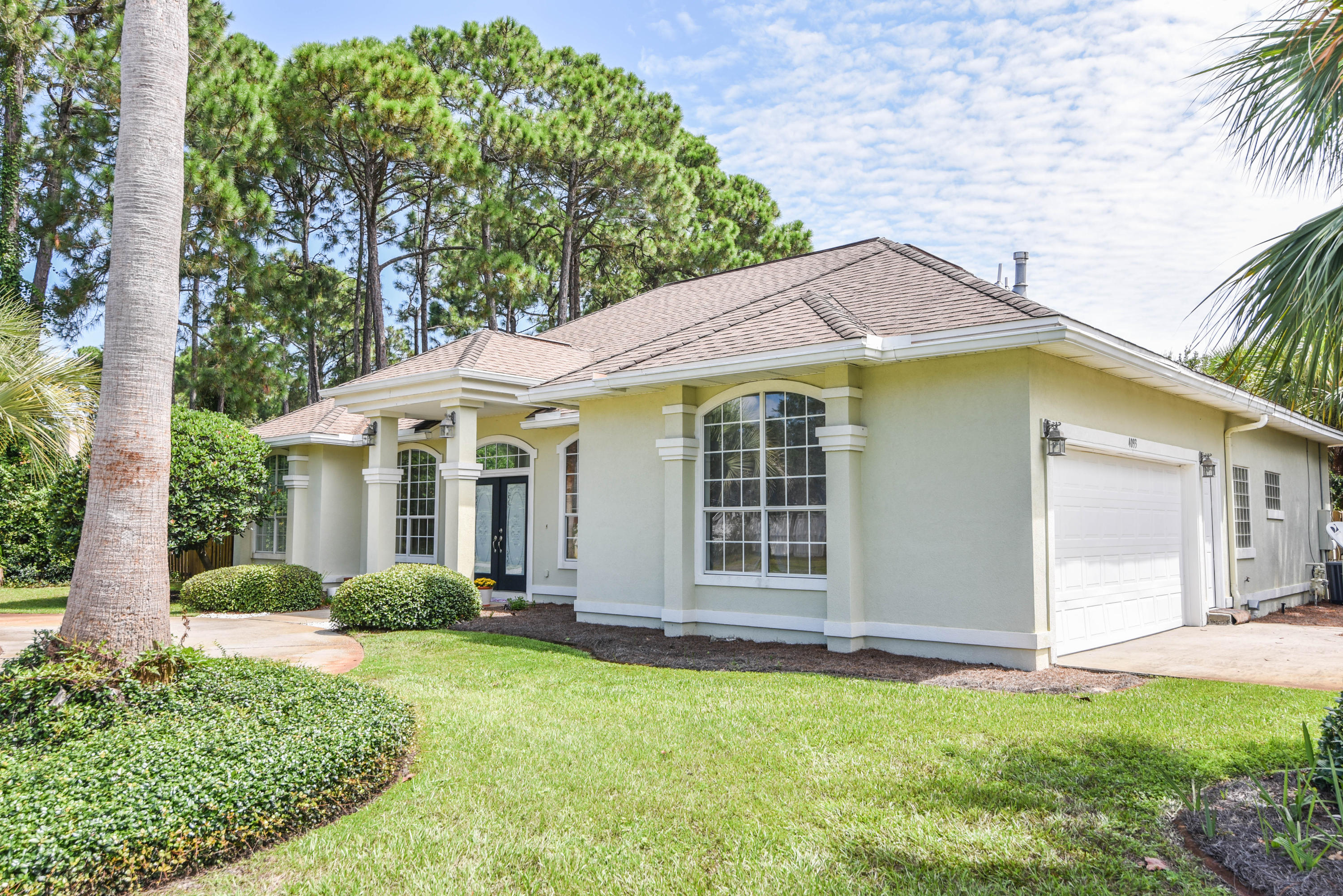 Large corner lot secluded on two sides. Open-plan, split bedroom floor layout. Master bedroom and master bathroom; three additional bedrooms with two connecting bathrooms. Family room open to bonus, breakfast, foyer and dining areas. Travertine tiling throughout with new carpet in bedrooms. Stainless steel appliances in kitchen. Washer & dryer to stay - in utility room with sink. Cathedral ceiling in family room, treyed ceiling in master bedroom, recently replaced skylight in bathroom. Crown molding, chair rail and bullnosing featued throughout. Screened patio leading to salt water, lined pool. Close to Destin beaches, Choctawatchee Bay, Destin Harbor, Clement Taylor Park, Destin Commons, and numerous shops and famous local restaurants.