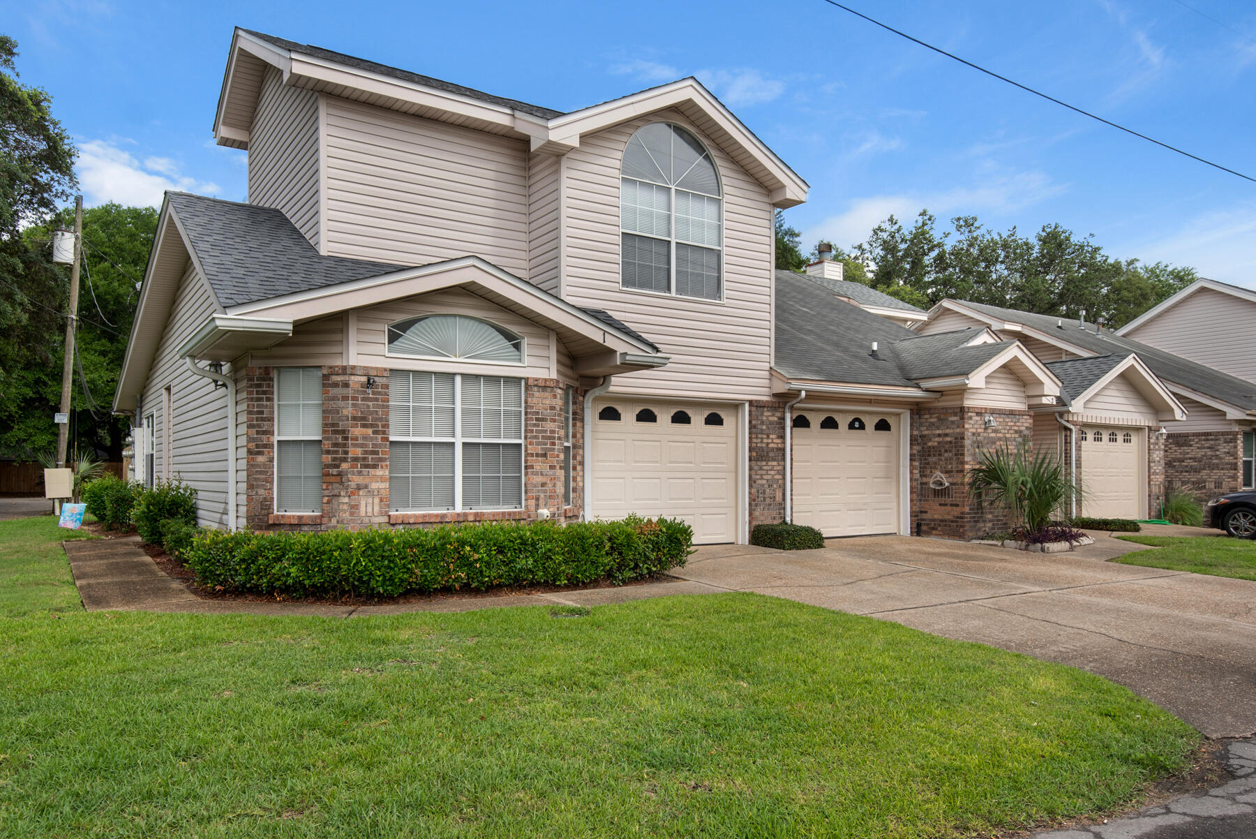 RARE opportunity to own a newly renovated 3/2 townhome that is ONE LEVEL/ NO STAIRS! The kitchen over looks the living area with high ceilings which is perfect for entertaining. It is conveniently located 8 minutes from Hurlburt field, 15 minutes from Eglin, and only a 5-minute drive to all schools, including Primary to Highschool. Home has easy access to the privacy fenced in patio/yard. Townhomes have a community yard space and pool. All dimensions and information herein is deemed reliable, but should be verified by buyer.
