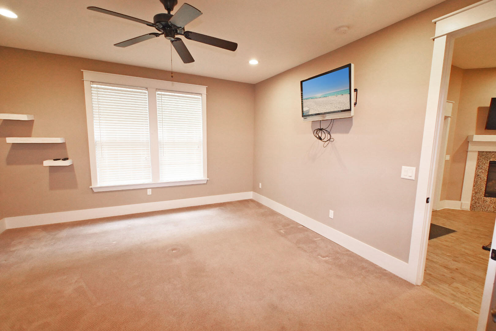 DIAMOND LAKES - Residential