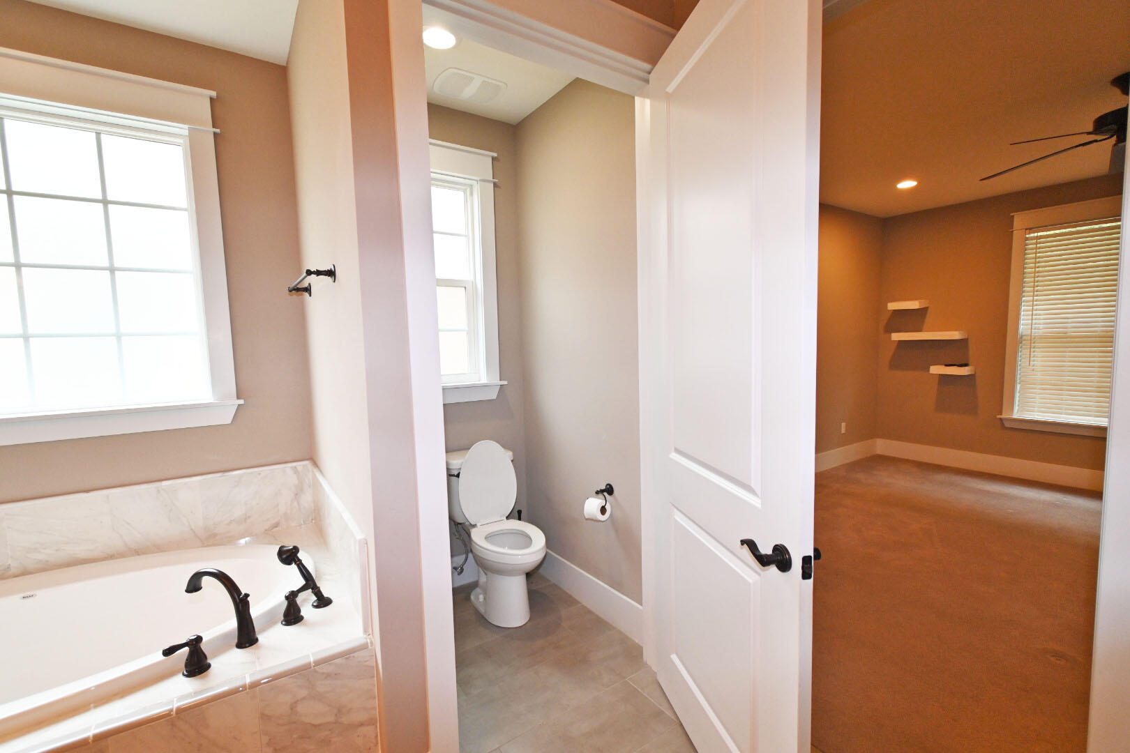 DIAMOND LAKES - Residential