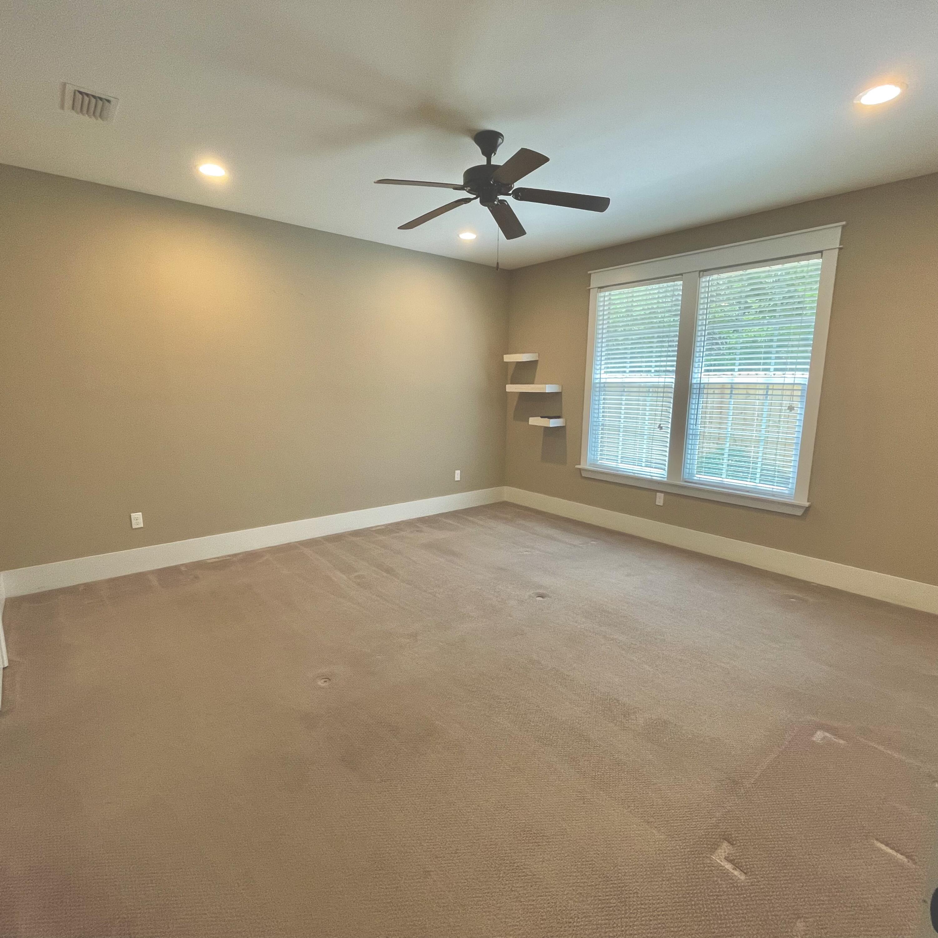 DIAMOND LAKES - Residential