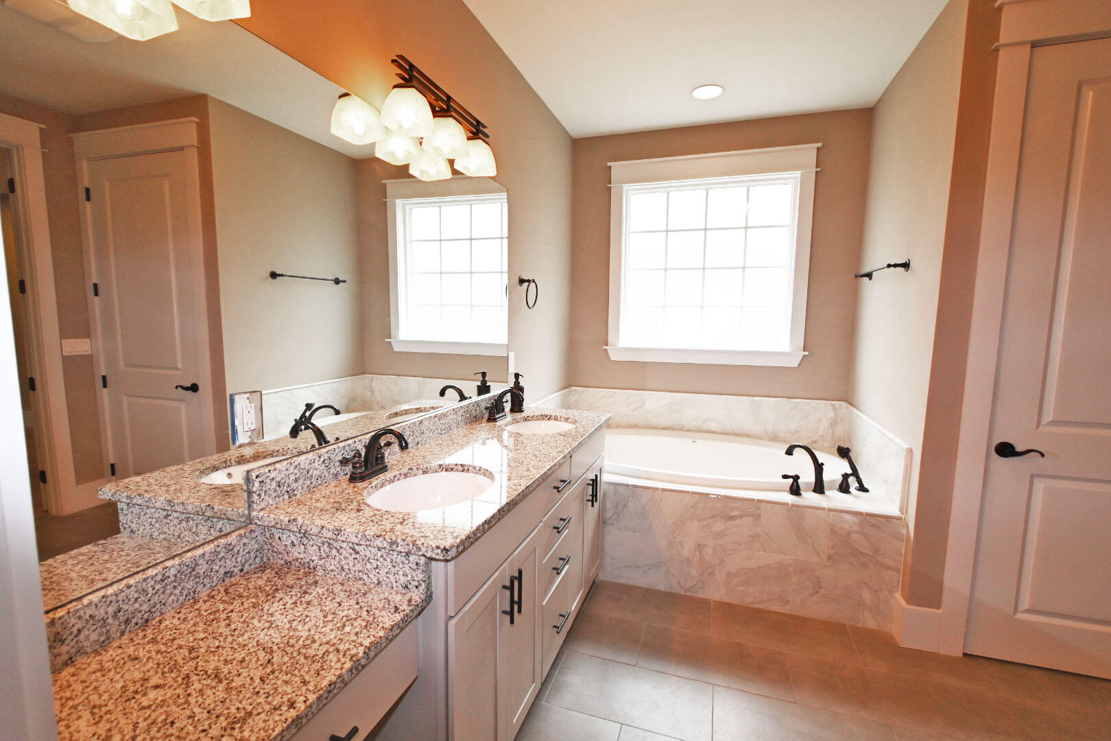 DIAMOND LAKES - Residential