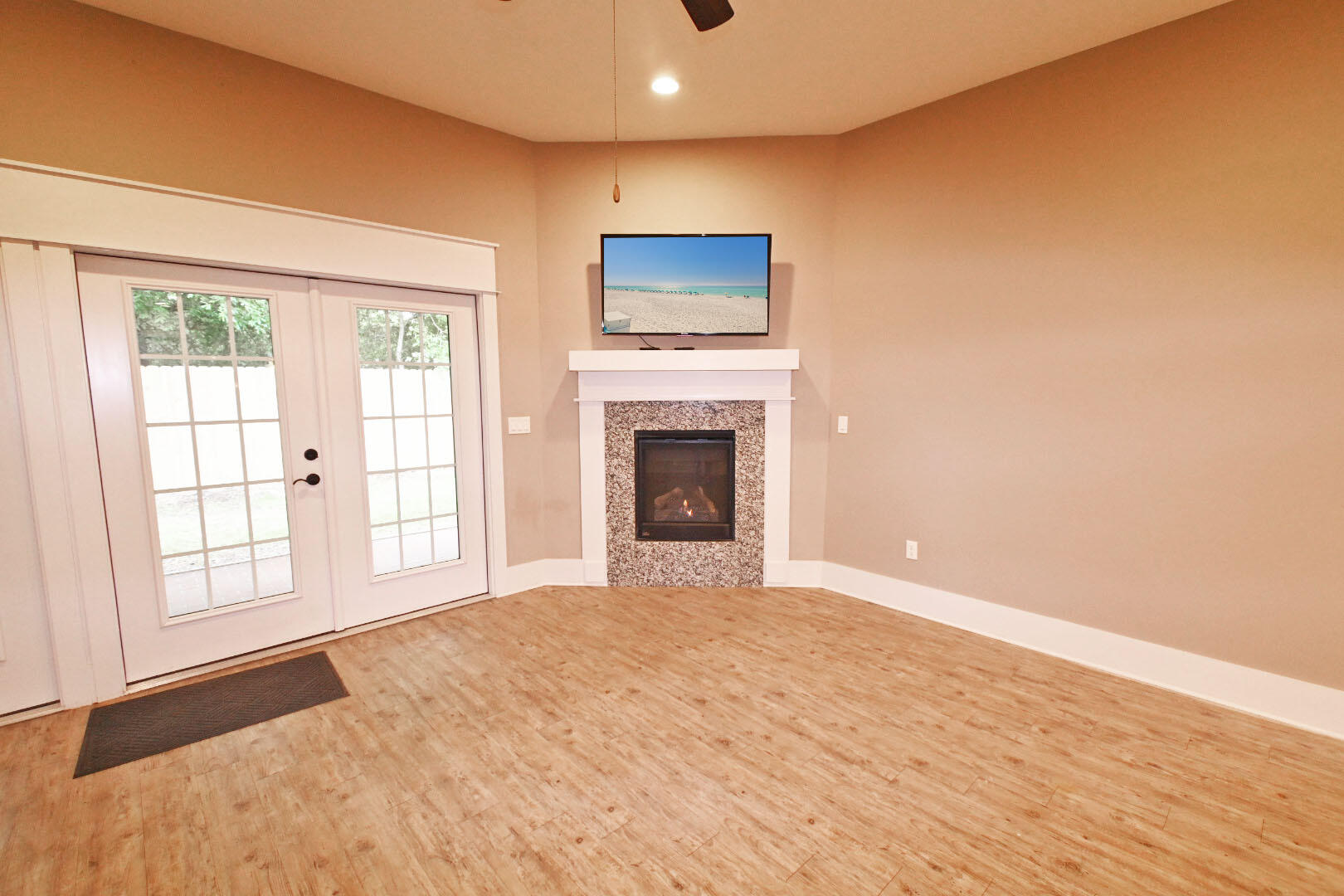 DIAMOND LAKES - Residential