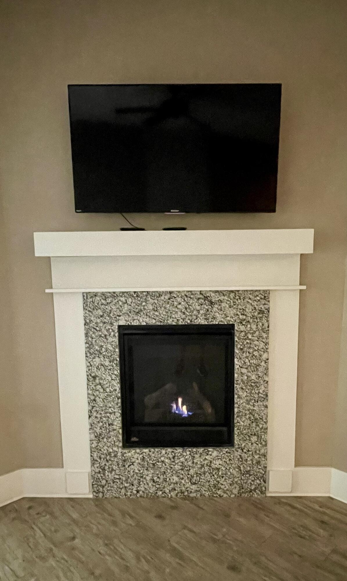 DIAMOND LAKES - Residential