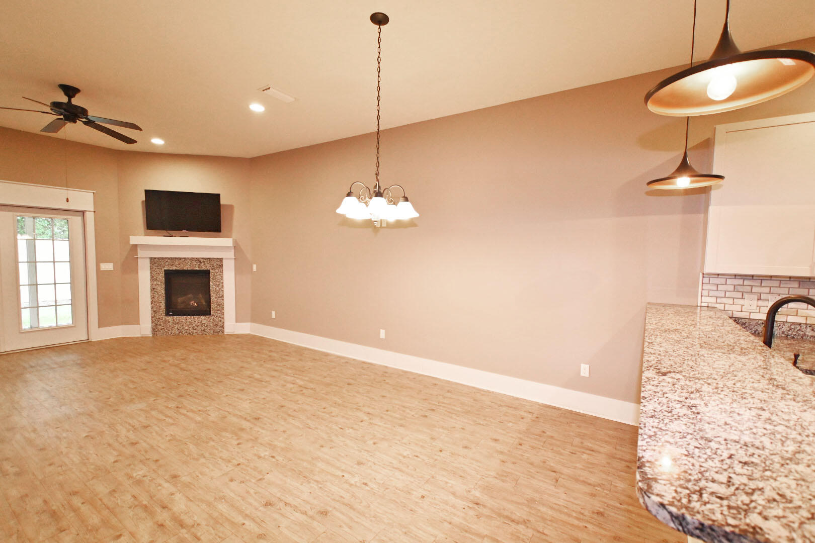 DIAMOND LAKES - Residential