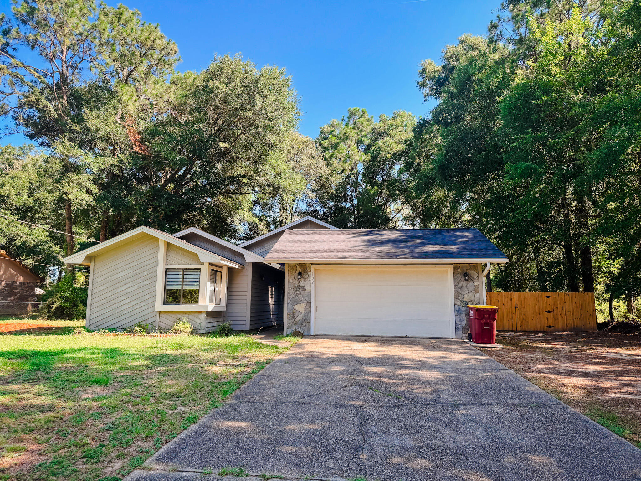 3-bedroom, 2-bath home located in an established Crestview subdivision. Situated on a spacious corner lot, this property features a fully fenced backyard.
