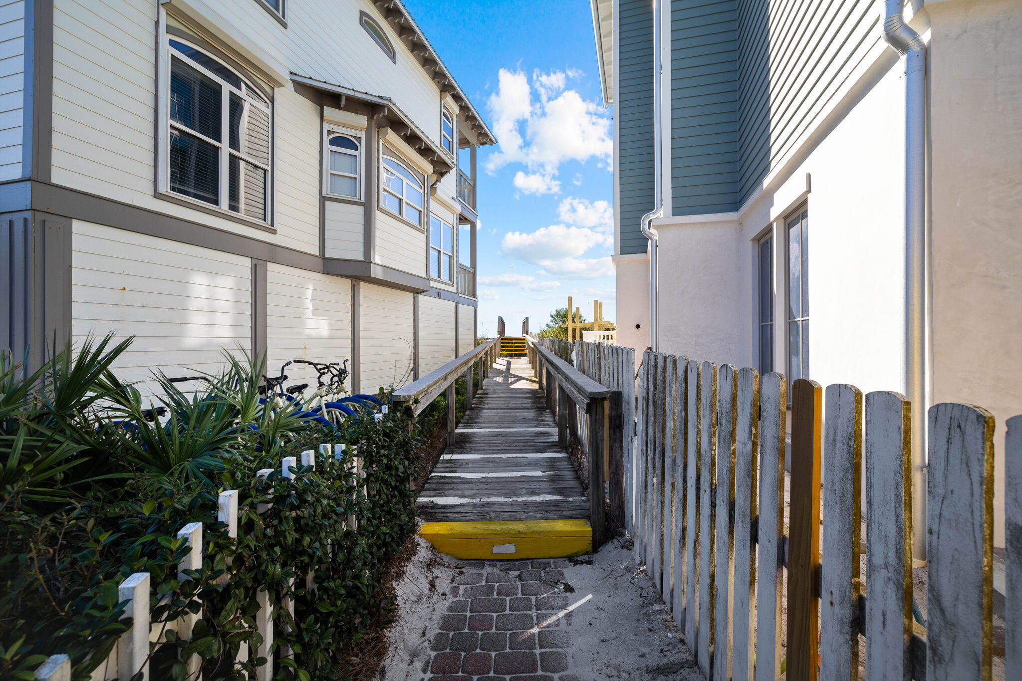 SUNRISE BEACH - Residential