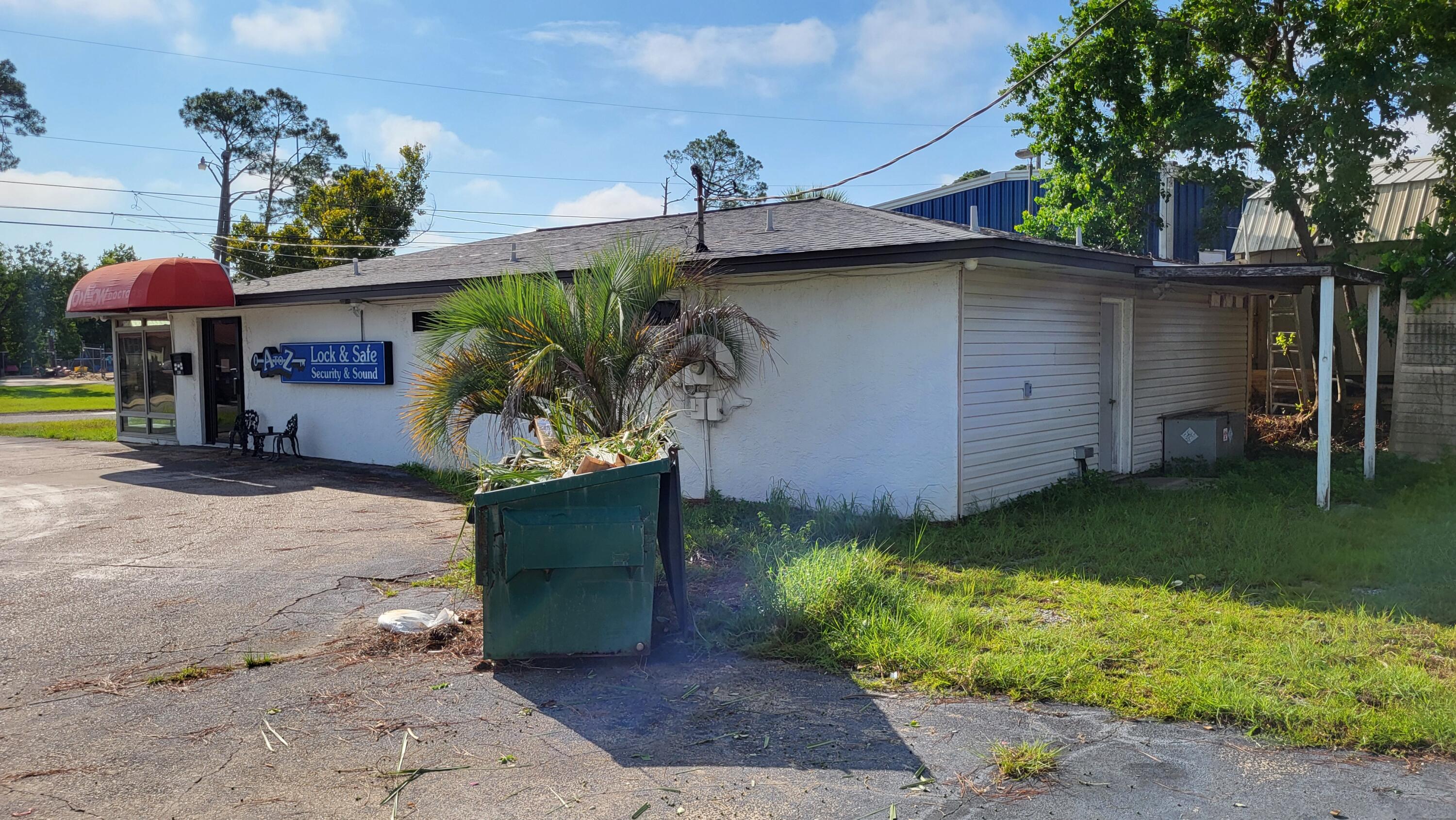 Main image without alt text