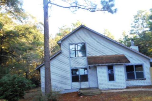 Great opportunity with this colonial style home. Three bedrooms, three bathrooms, and a detached garage. Vaulted ceilings and fireplace in the living room. Spacious eat-in kitchen with pantry. Covered back porch, and more. Cometake a look today.