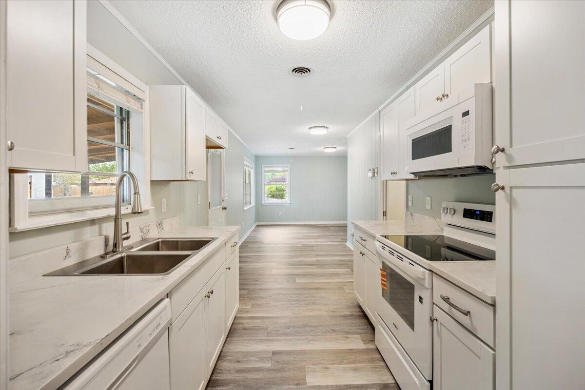 GATEWOOD ESTATES - Residential