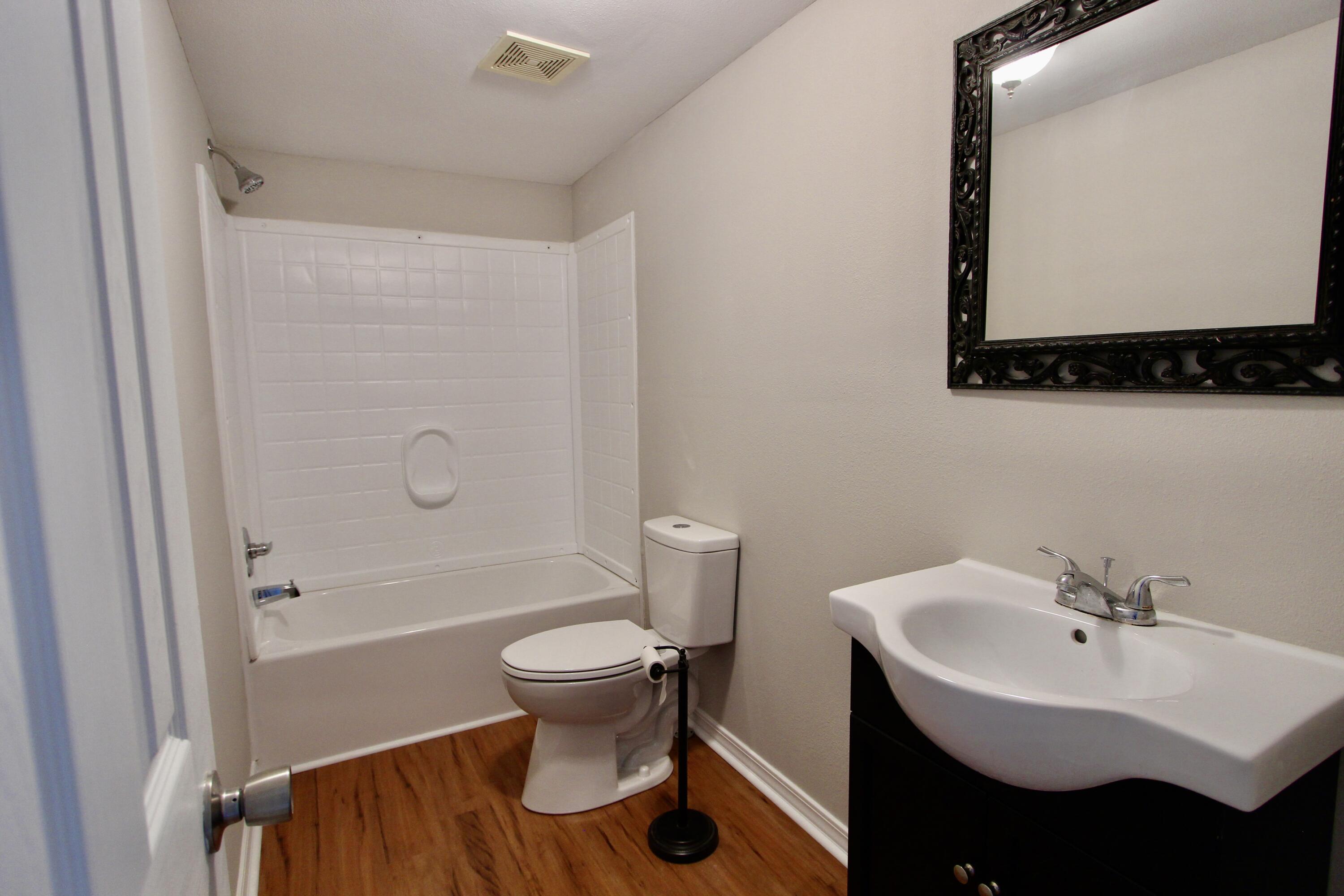 M/H NORTH (221000.10) - Residential Lease