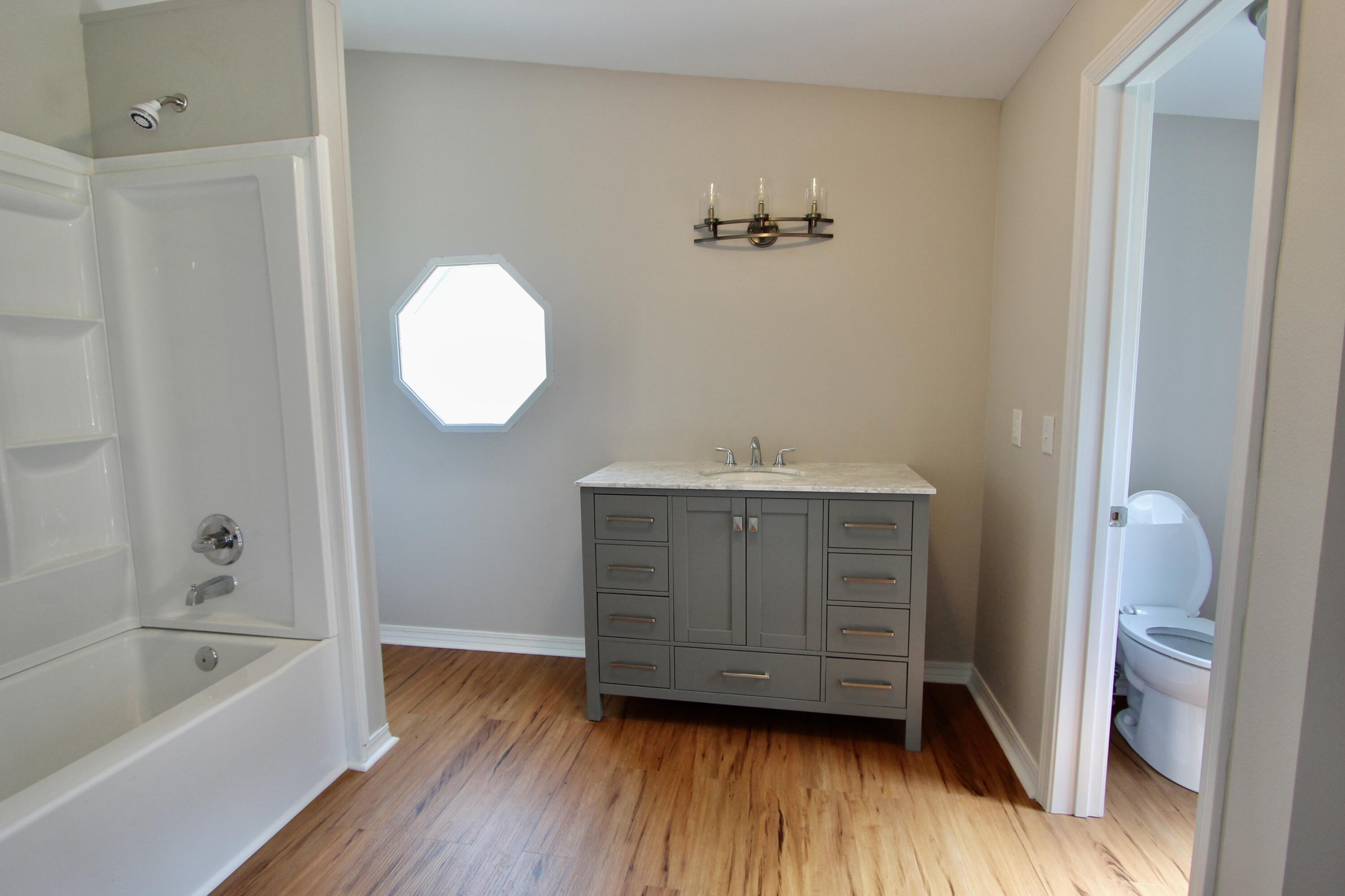 M/H NORTH (221000.10) - Residential Lease