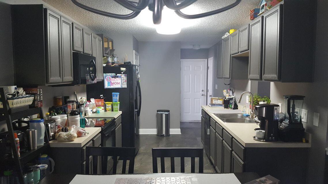 TWIN LAKES ESTATES - Residential Lease