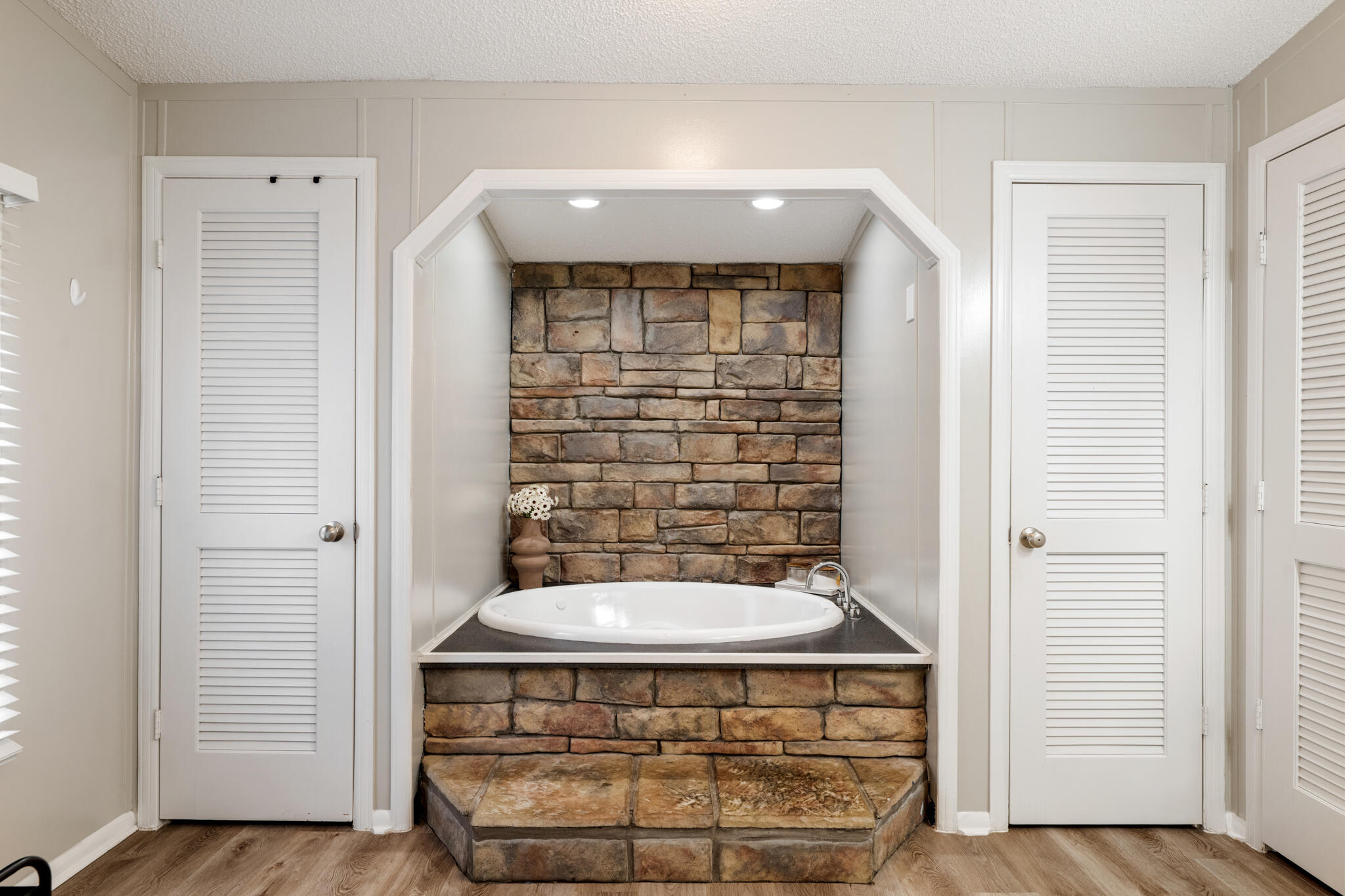 CRESCENT SHORES - Residential