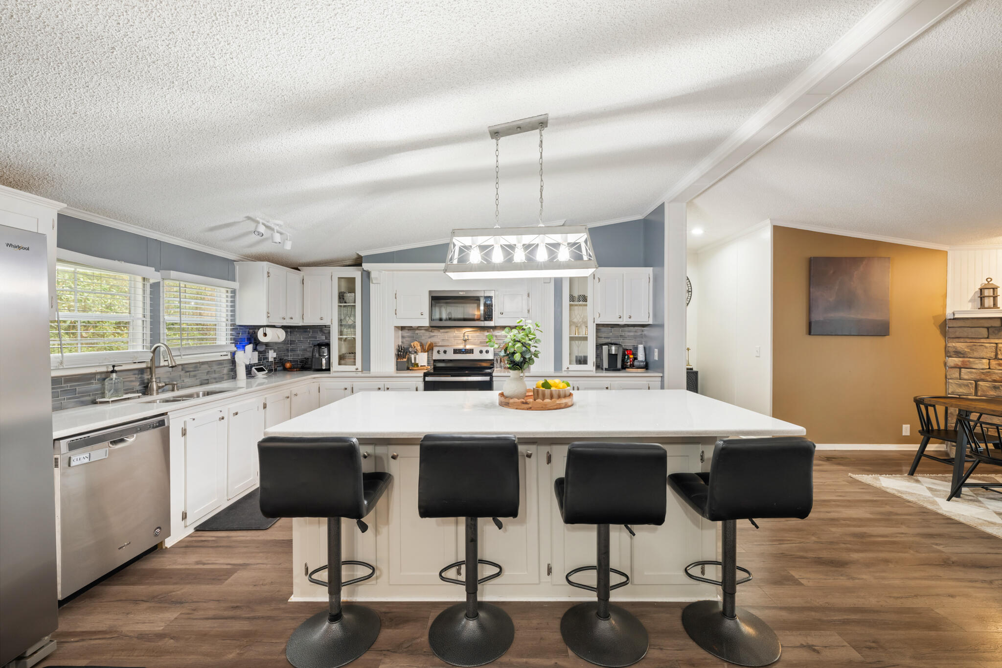 CRESCENT SHORES - Residential