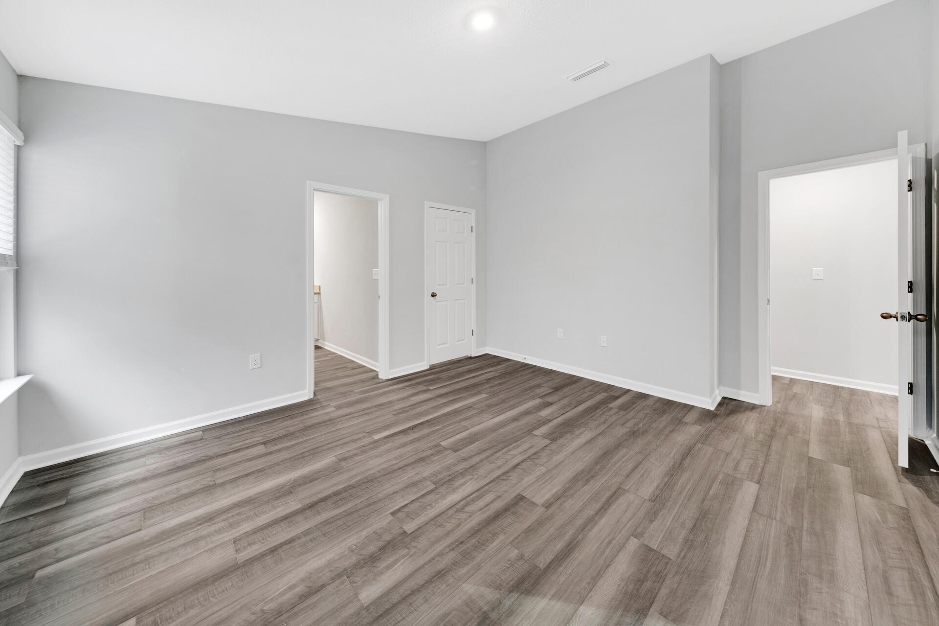 RIVERWALK - Residential