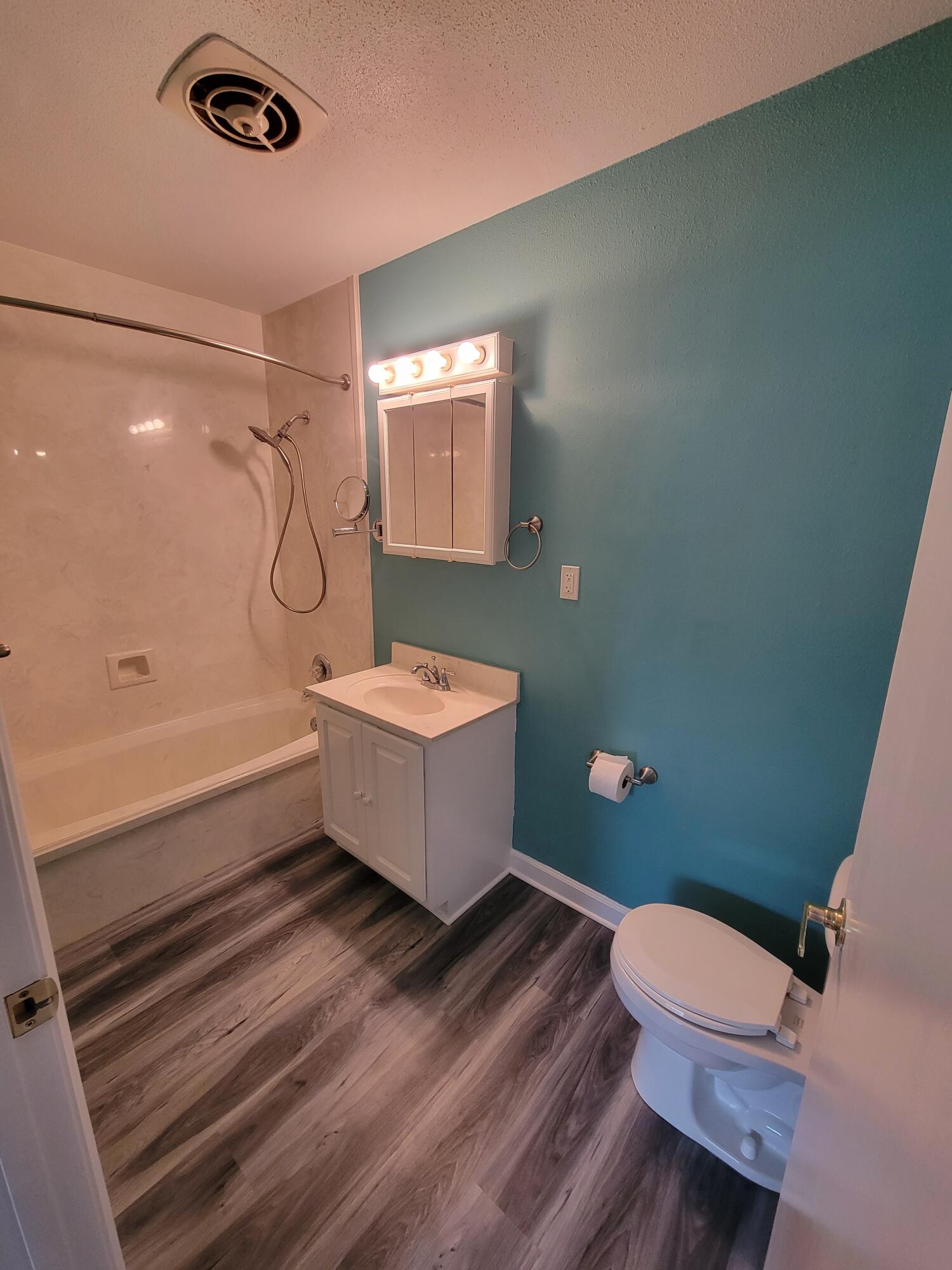 RACETRACK ROAD - Residential