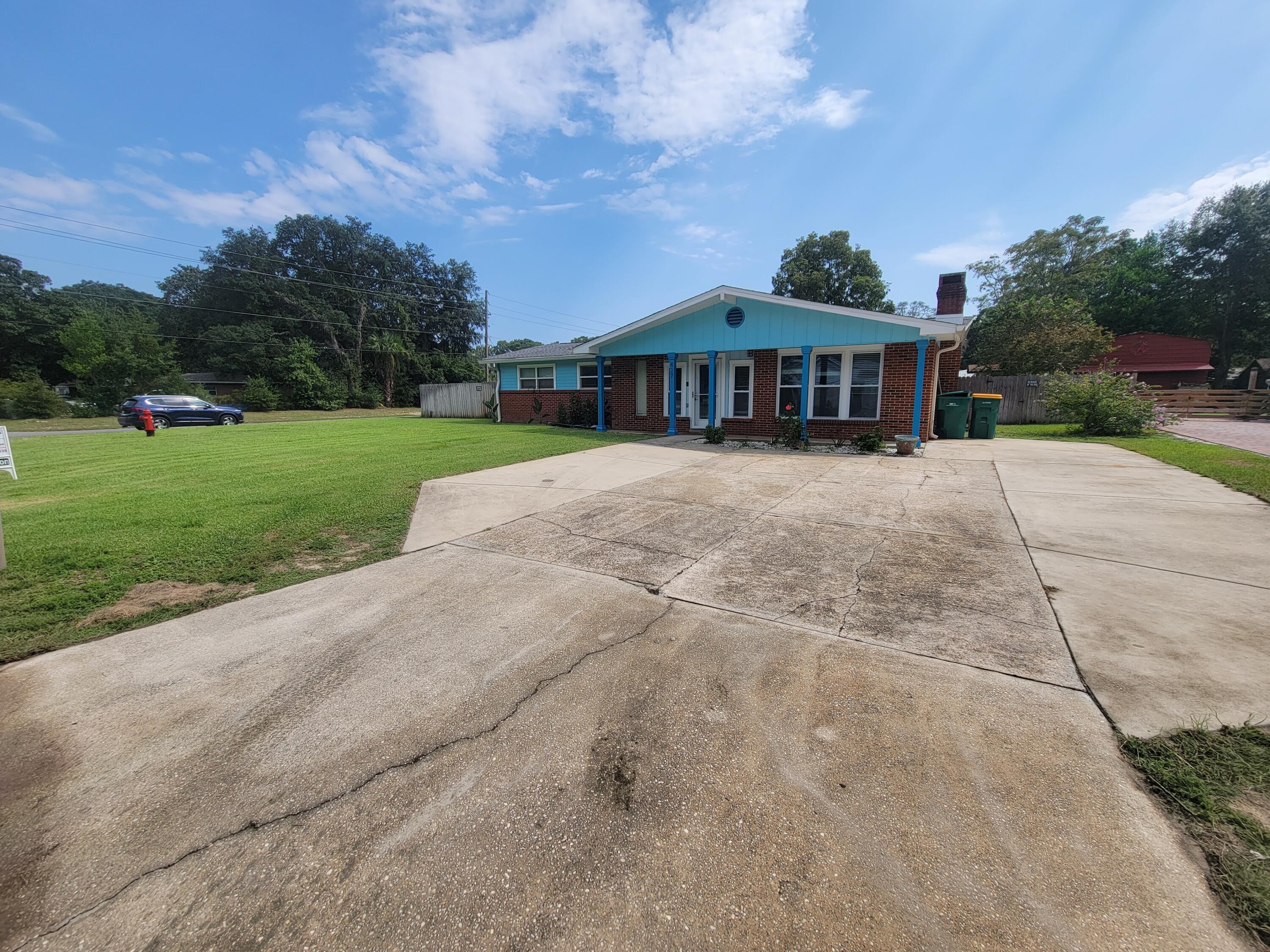 RACETRACK ROAD - Residential