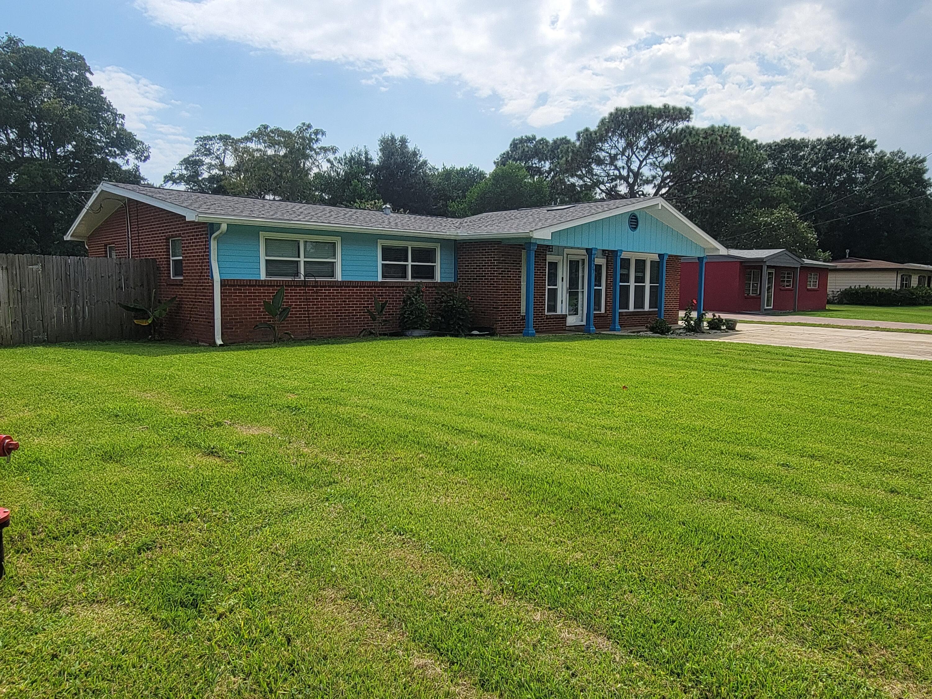 RACETRACK ROAD - Residential