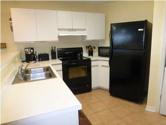 MARAVILLA CONDO 3 - Residential