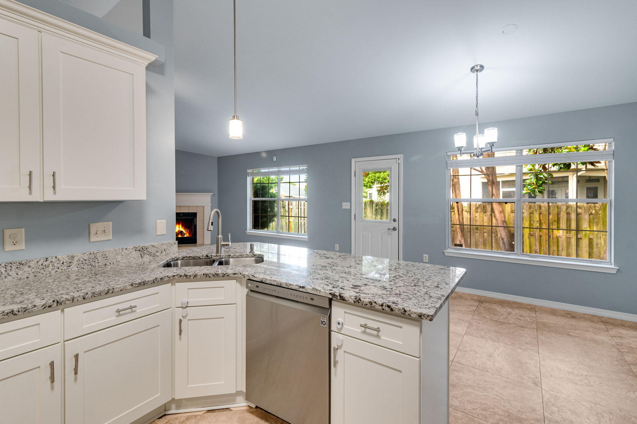 BAYSIDE - Residential Lease