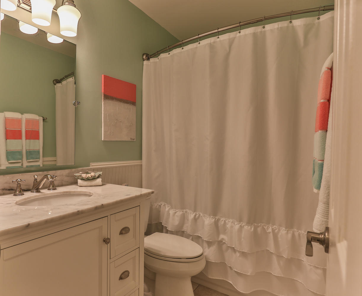 BEACHWOOD VILLAS CONDO PH 2 - Residential