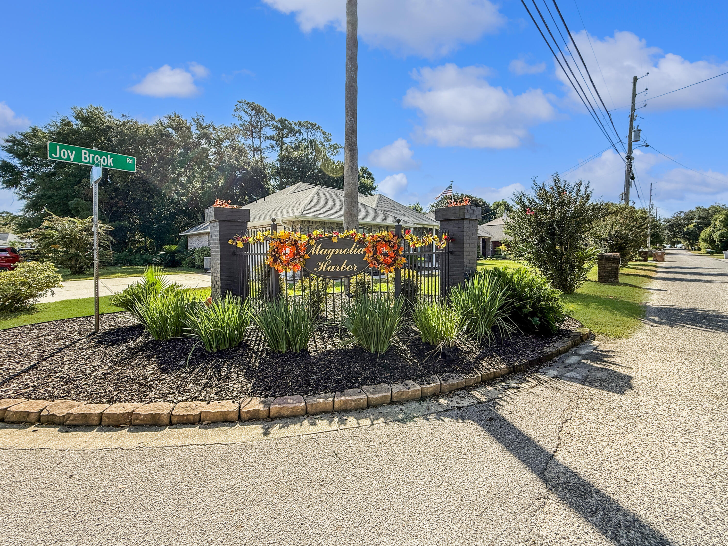 MAGNOLIA HARBOR - Residential