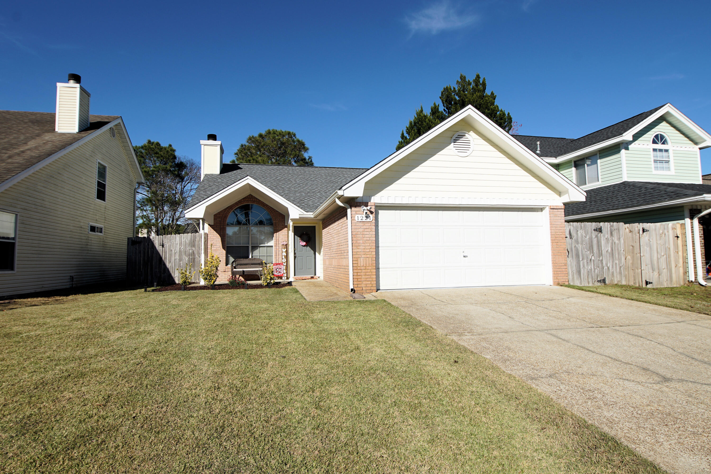 LAKE CHARLESTON - Residential