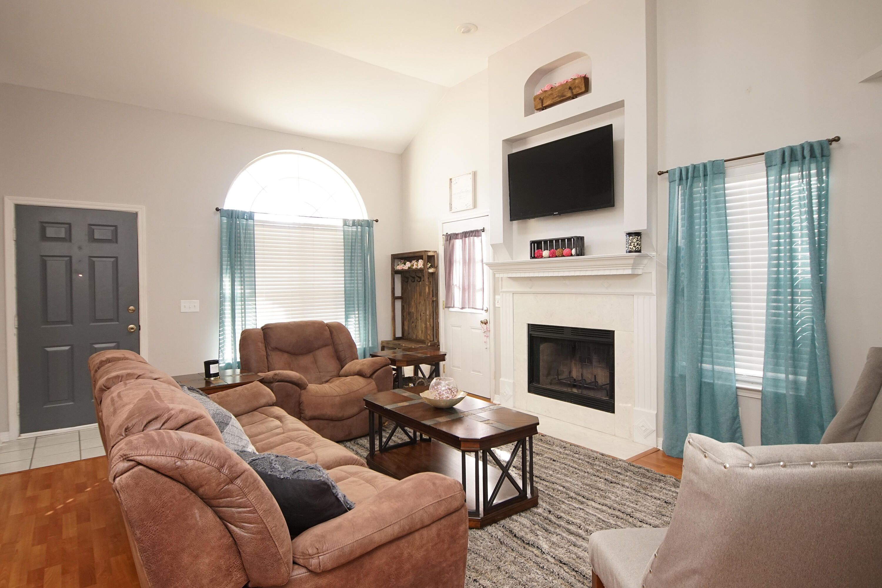 LAKE CHARLESTON - Residential