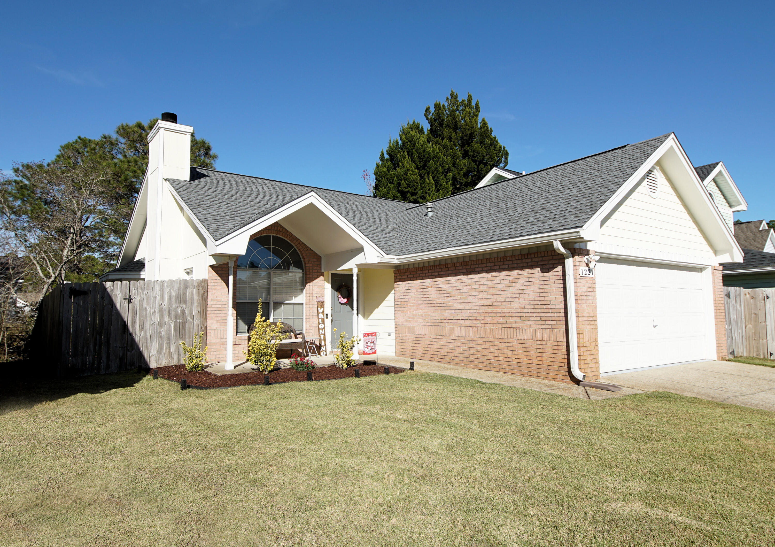 LAKE CHARLESTON - Residential