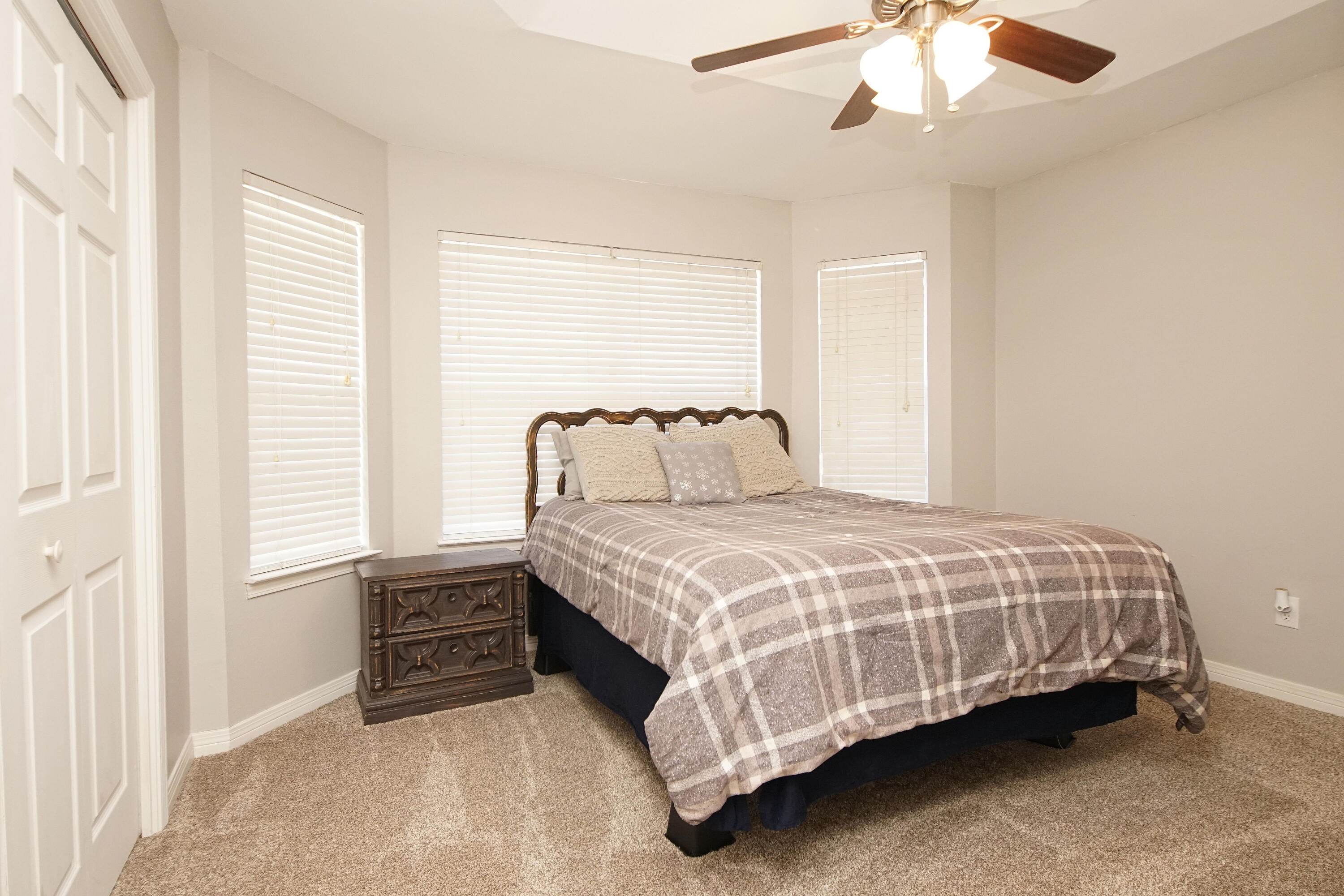 LAKE CHARLESTON - Residential