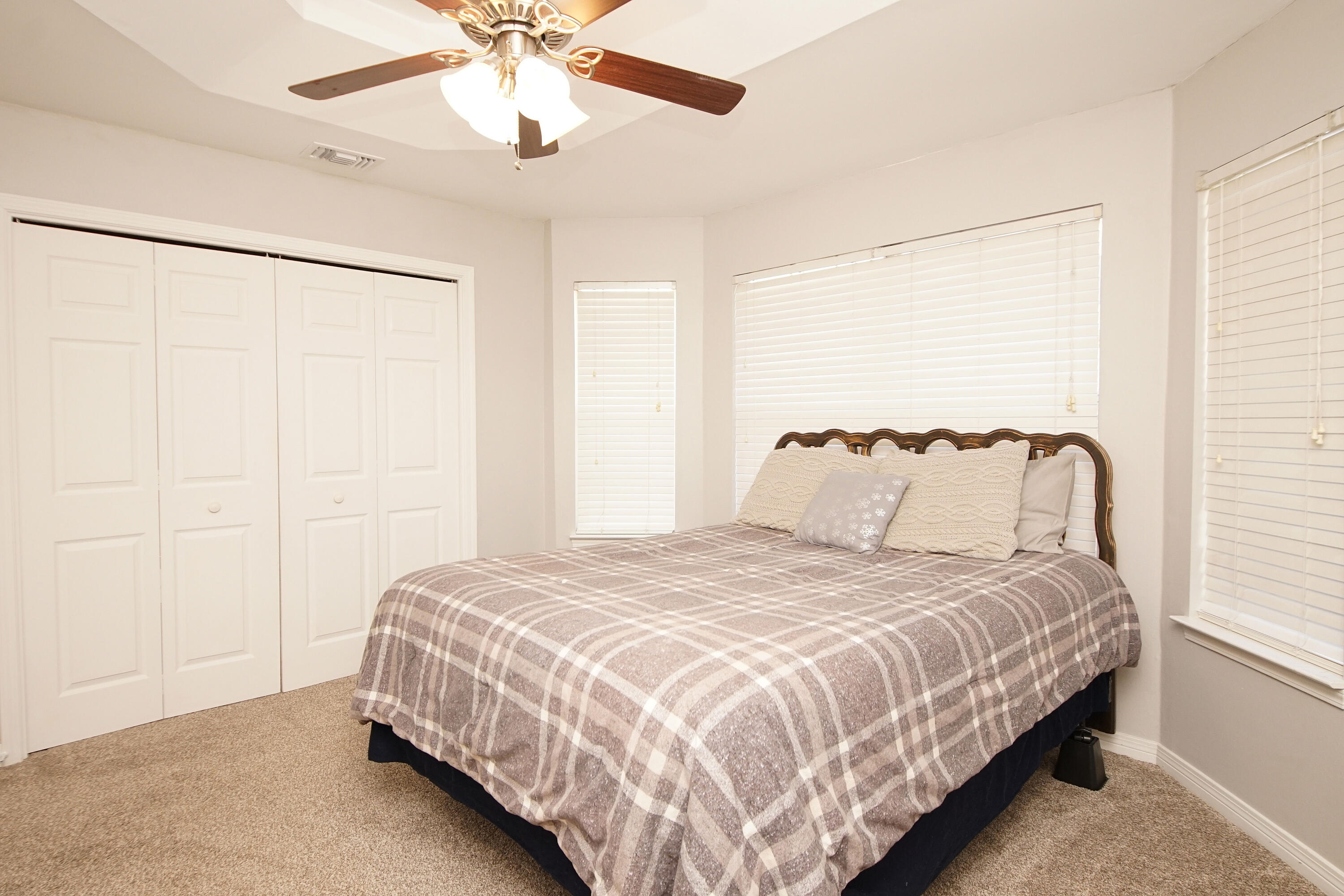 LAKE CHARLESTON - Residential