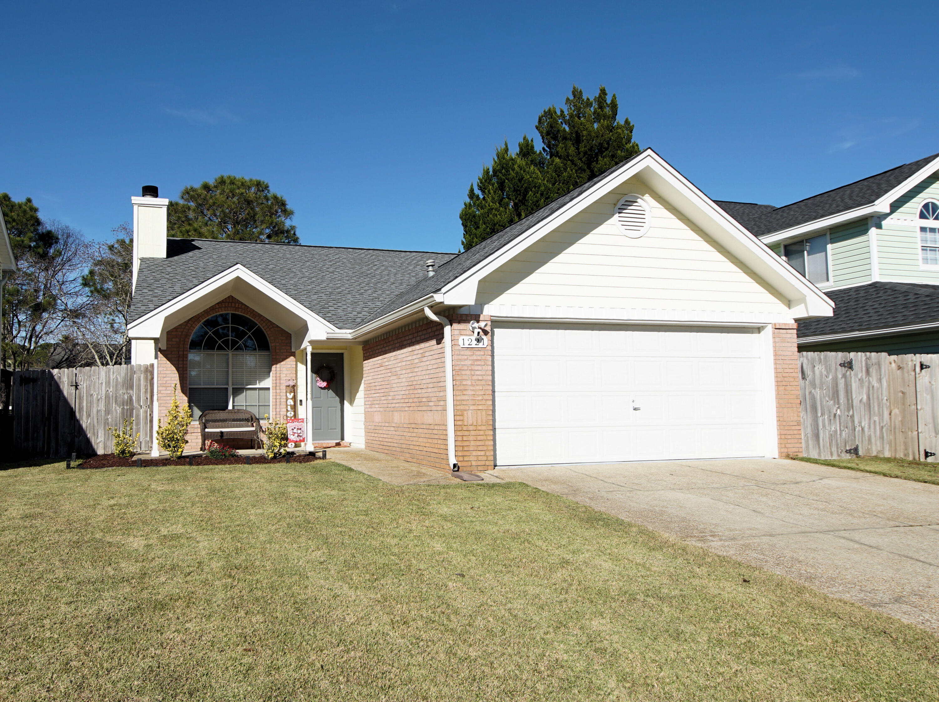 LAKE CHARLESTON - Residential