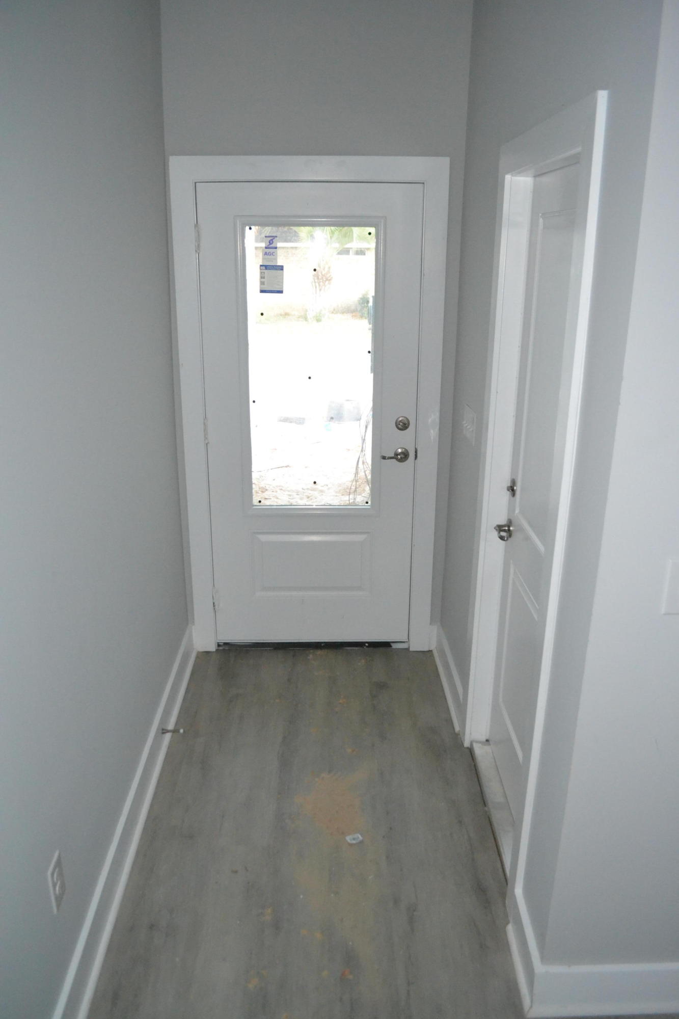 HIDDEN BAY VILLAGE - Residential