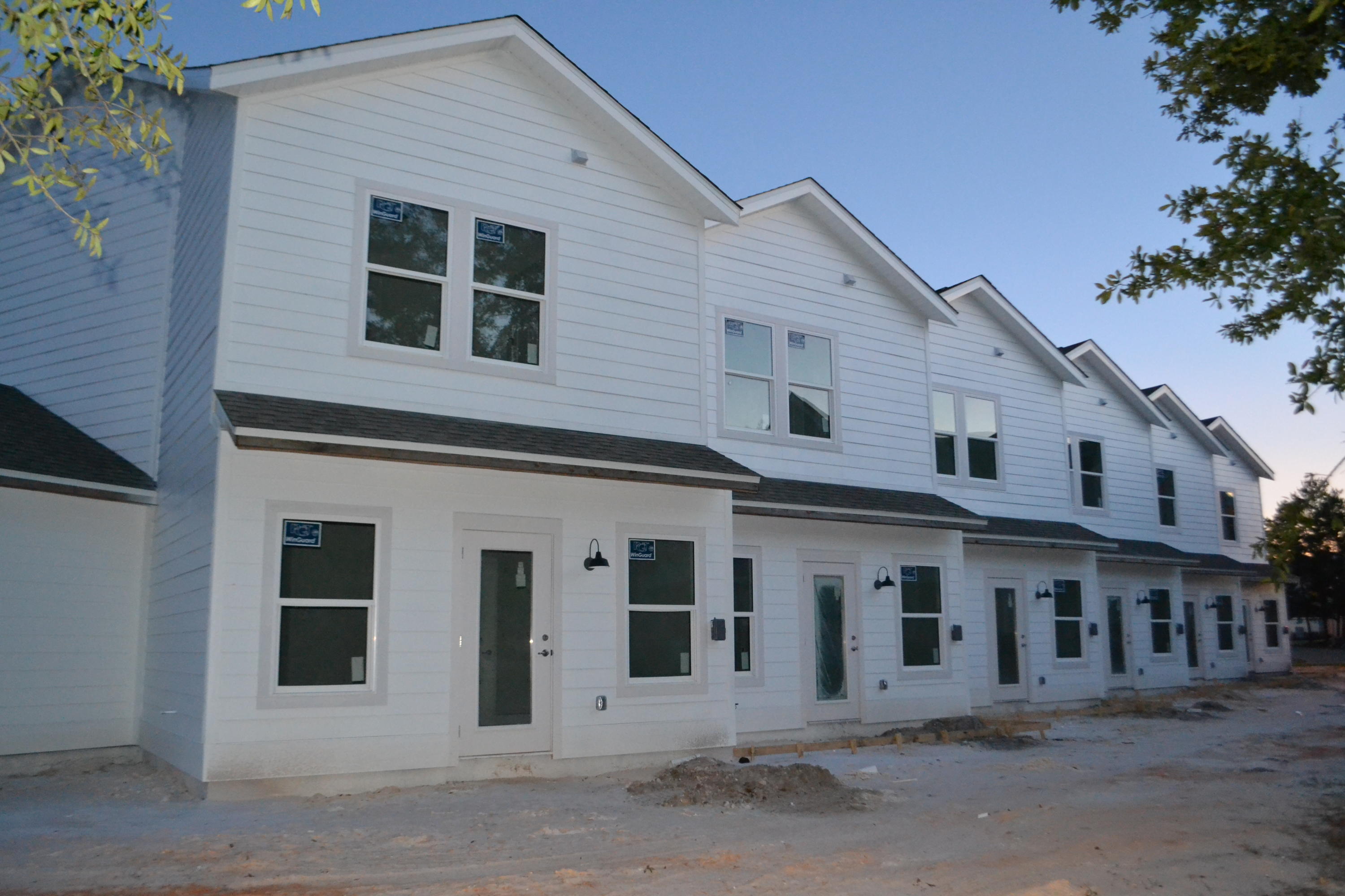 HIDDEN BAY VILLAGE - Residential