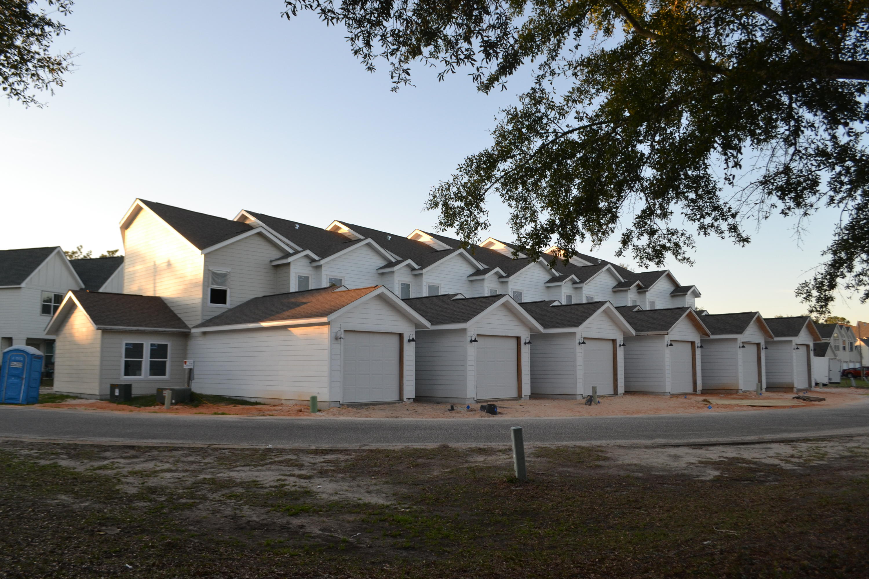 HIDDEN BAY VILLAGE - Residential