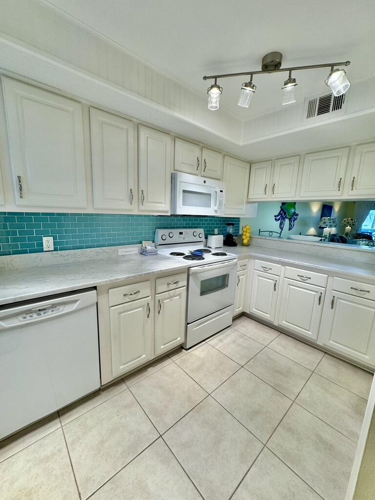 EL MATADOR CONDO - Residential