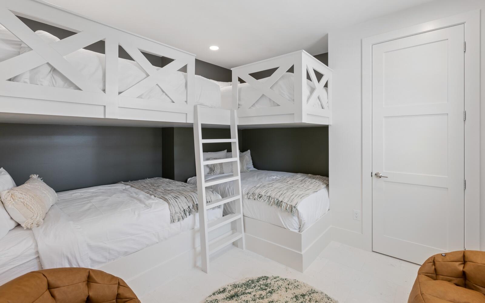 ROLLING DUNES PH 3 - Residential Lease