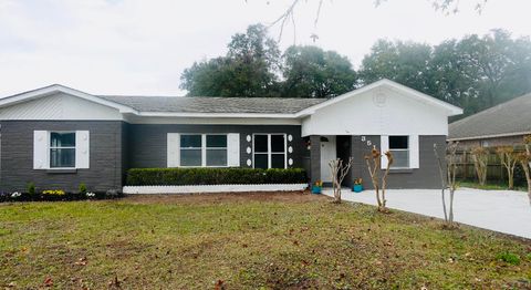 A home in Fort Walton Beach