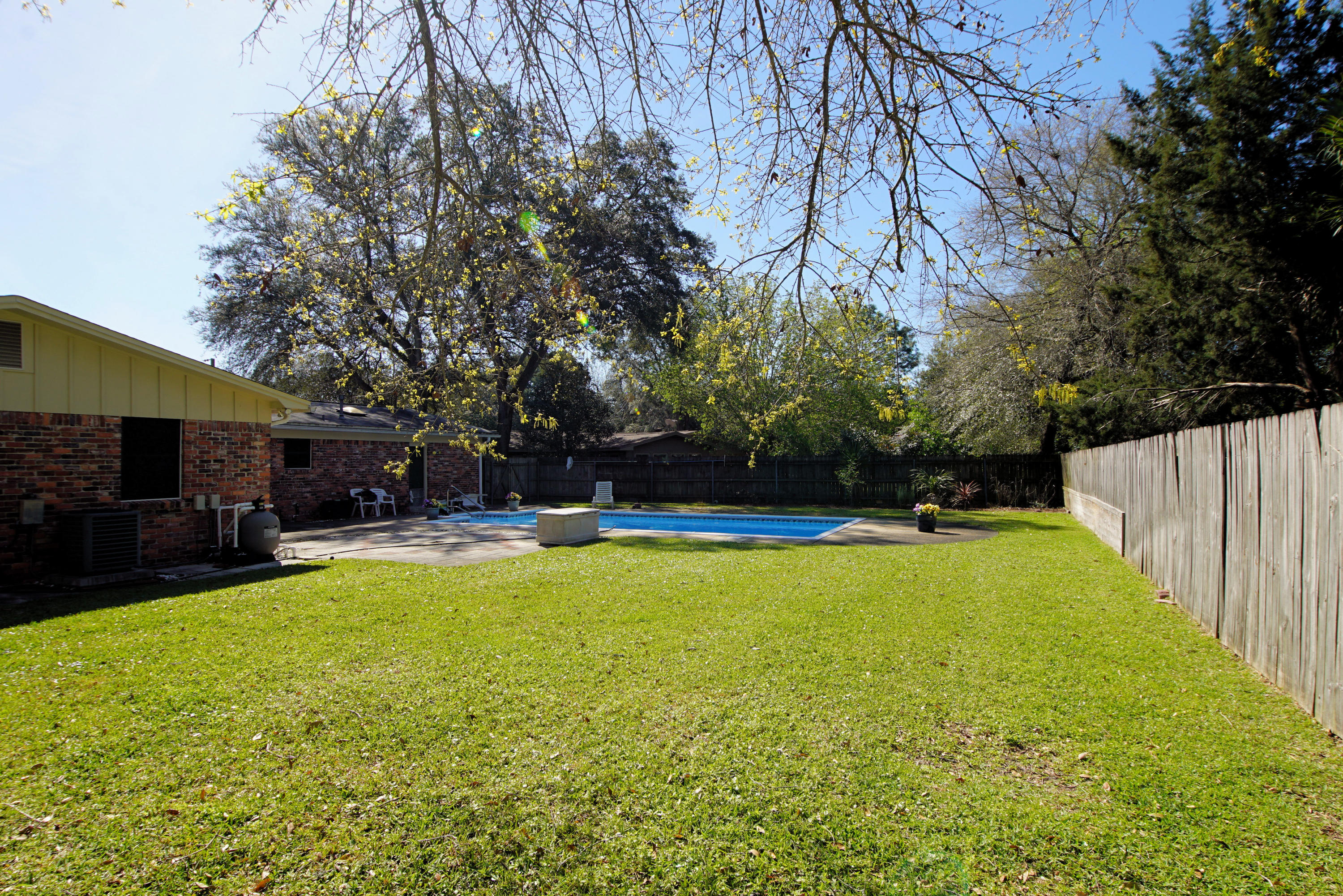 COUNTRY CLUB ESTATES 1ST ADDN - Residential