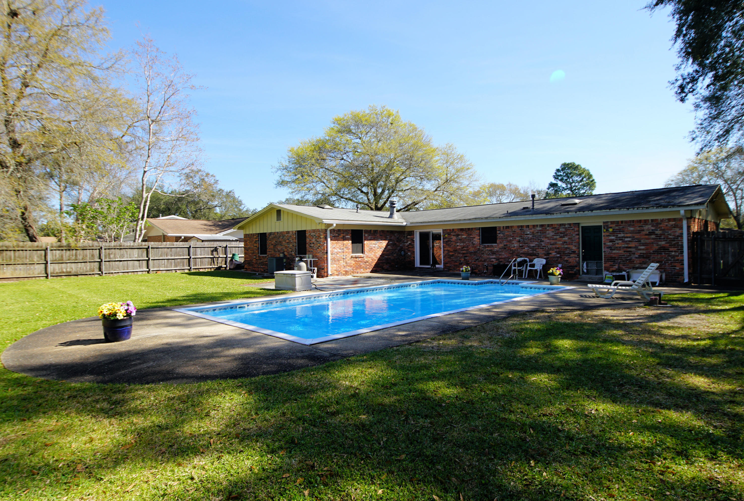 COUNTRY CLUB ESTATES 1ST ADDN - Residential