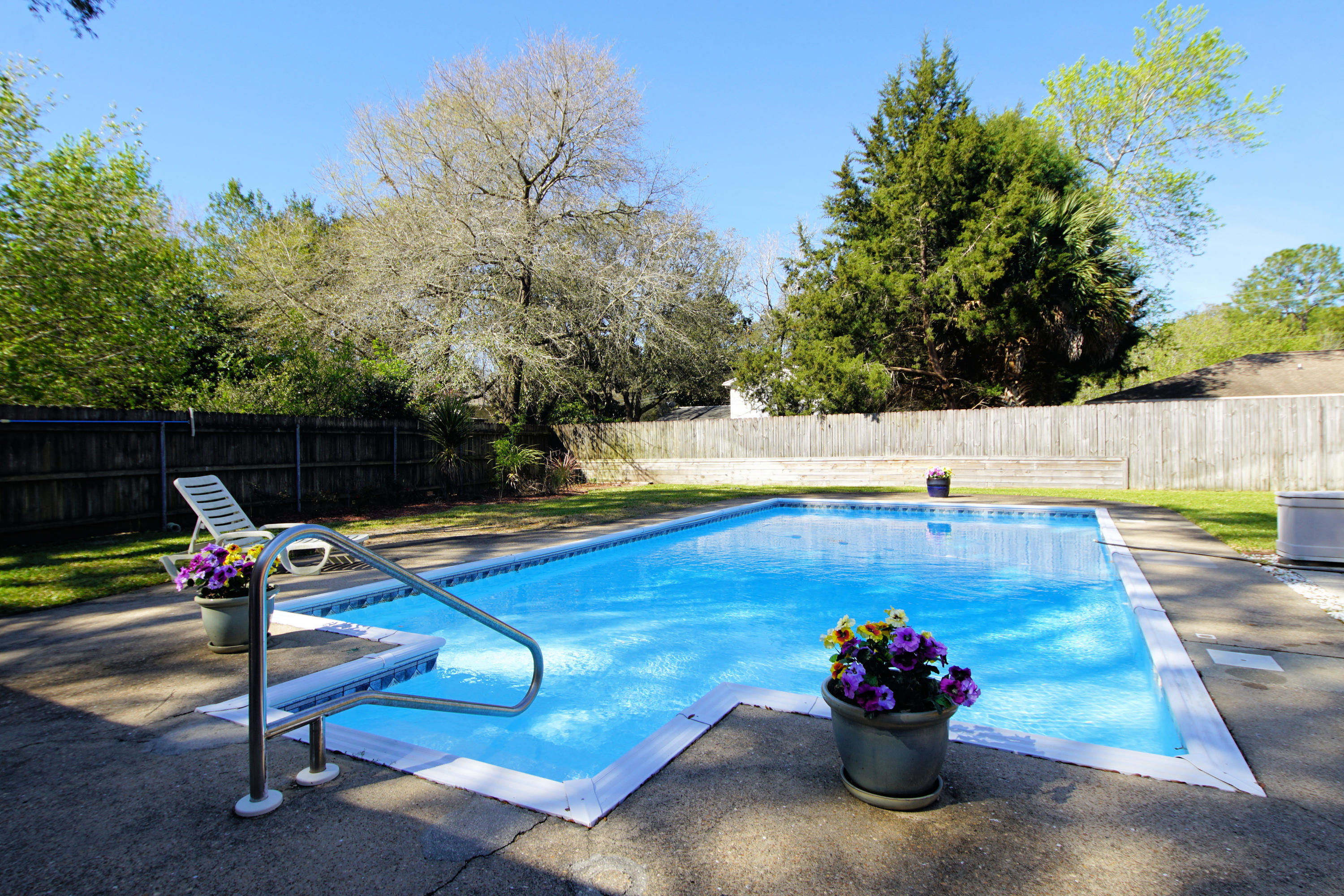 COUNTRY CLUB ESTATES 1ST ADDN - Residential